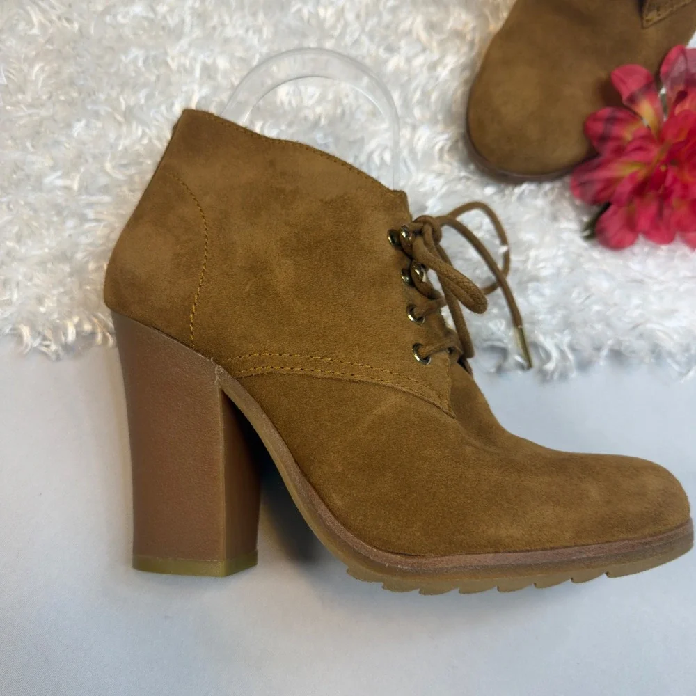 Michael Kors Tan Suede Lace Up 7 Ankle Boots Block Heel Lug Sole Gold Hardware